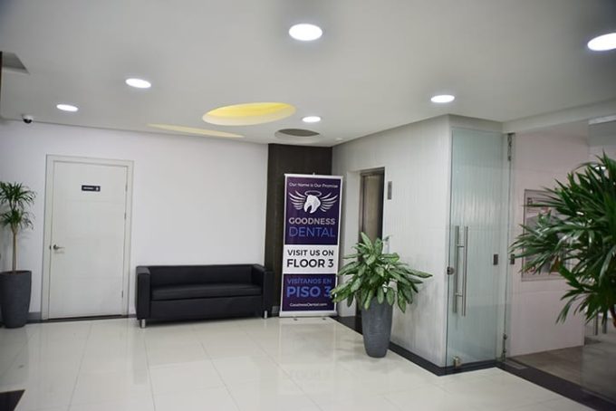 Habitat Business Center – Lobby with elevator